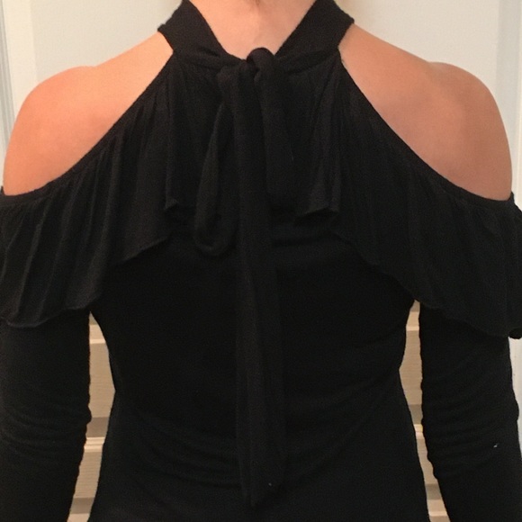 Unique Cold Shoulder Top - Picture 4 of 9